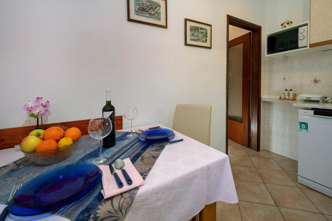 Apartman Ornela Porec Exterior photo